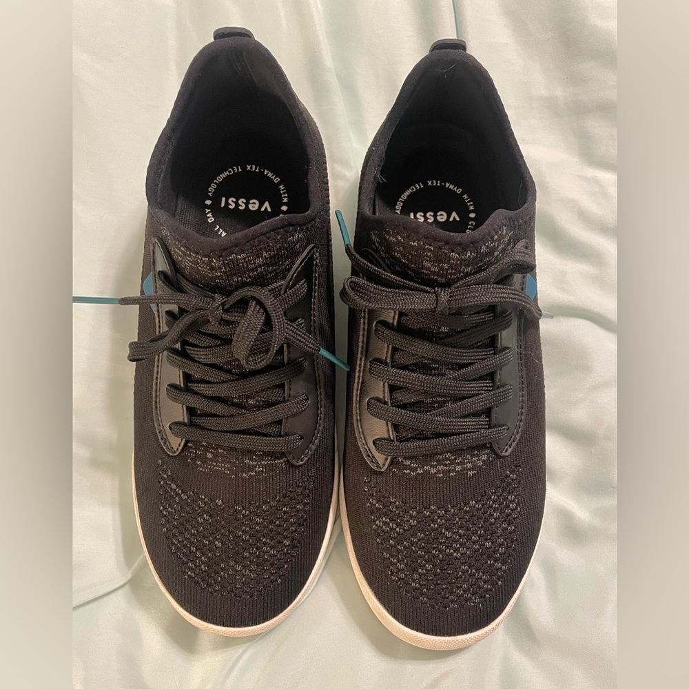 VESSI Weekend Sneaker Asphalt Black Womens size 9 or Men’s 8
